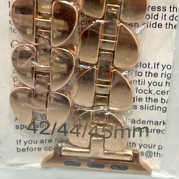 Posh Tech Rose Gold Apple Watch Strap 42-45MM - Picture 2 of 3